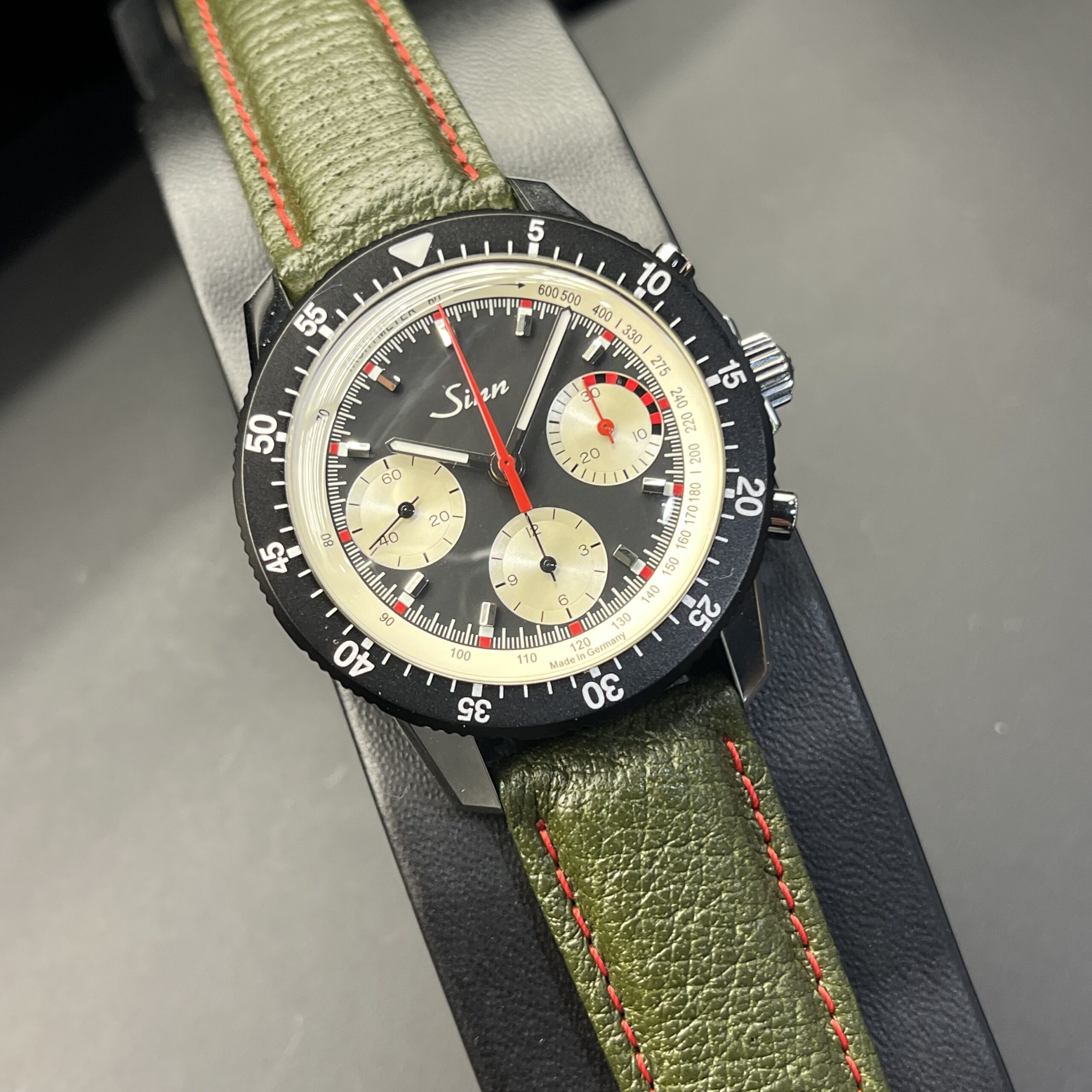 手巻きクロノグラフのSinn ジン“限定1,000本モデル”