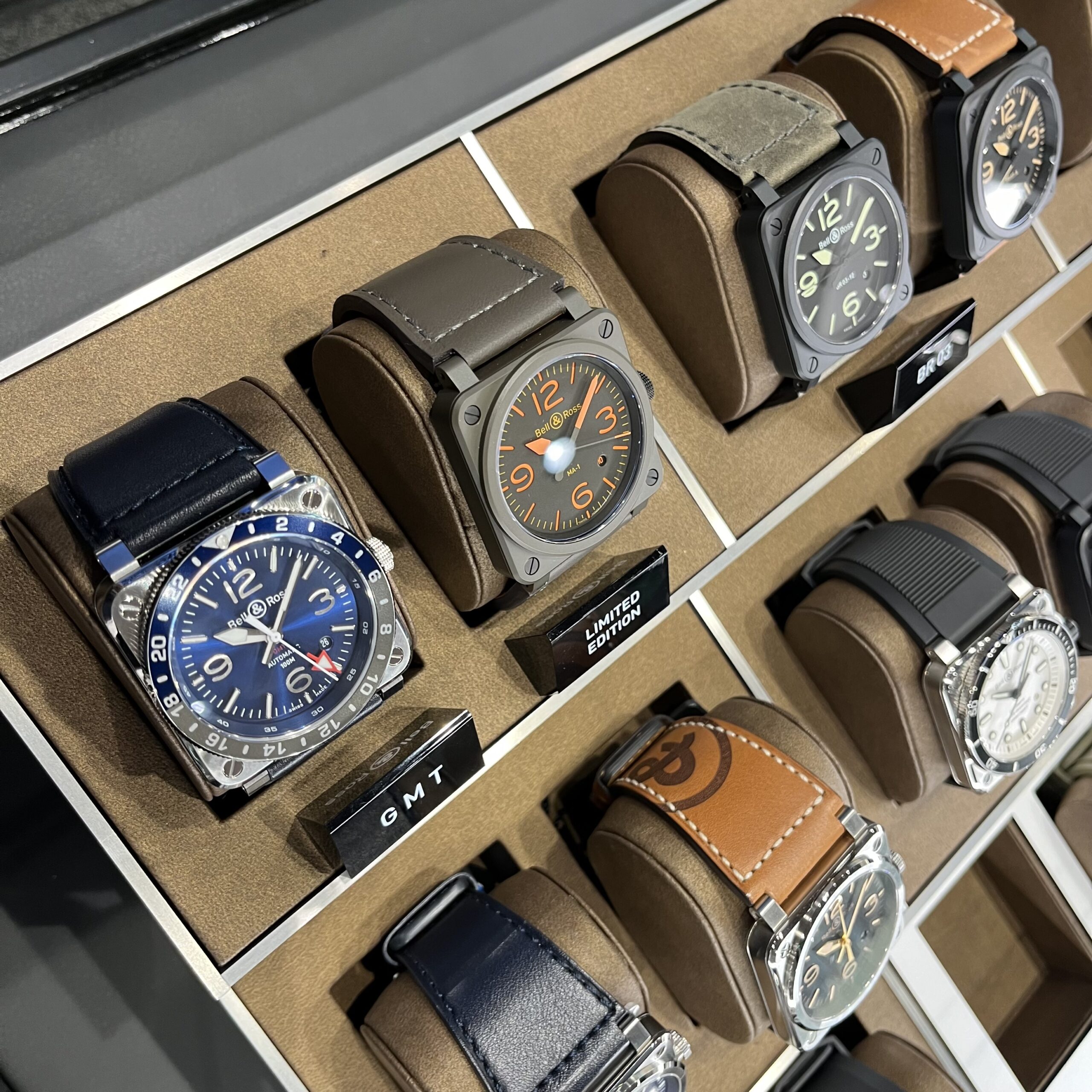 秋冬は革ベルトで差をつける。ベル&ロスBR03のレパートリー