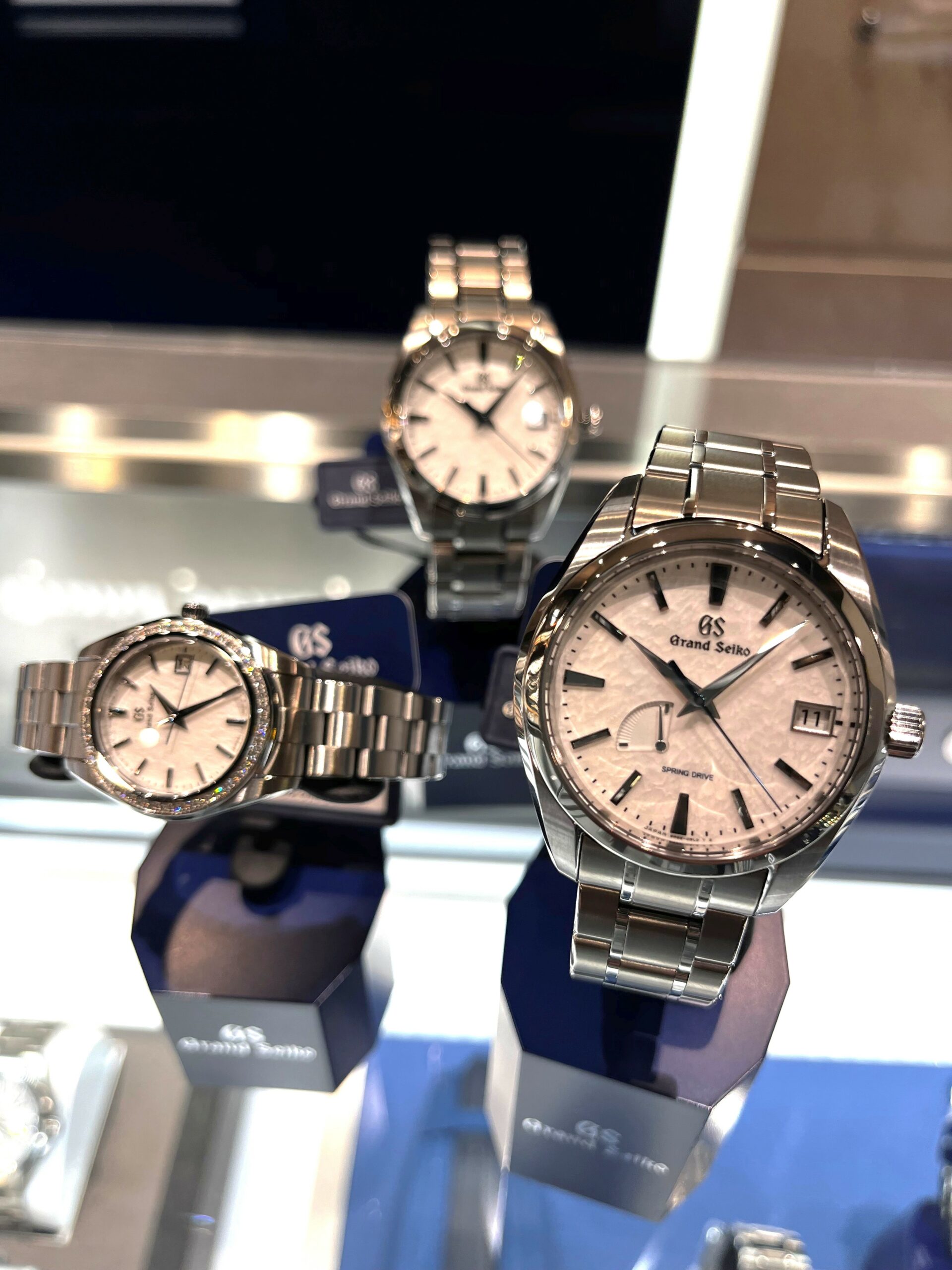 白い雪が降り積もるように。
グランドセイコー「雪白」3種を比べてみた